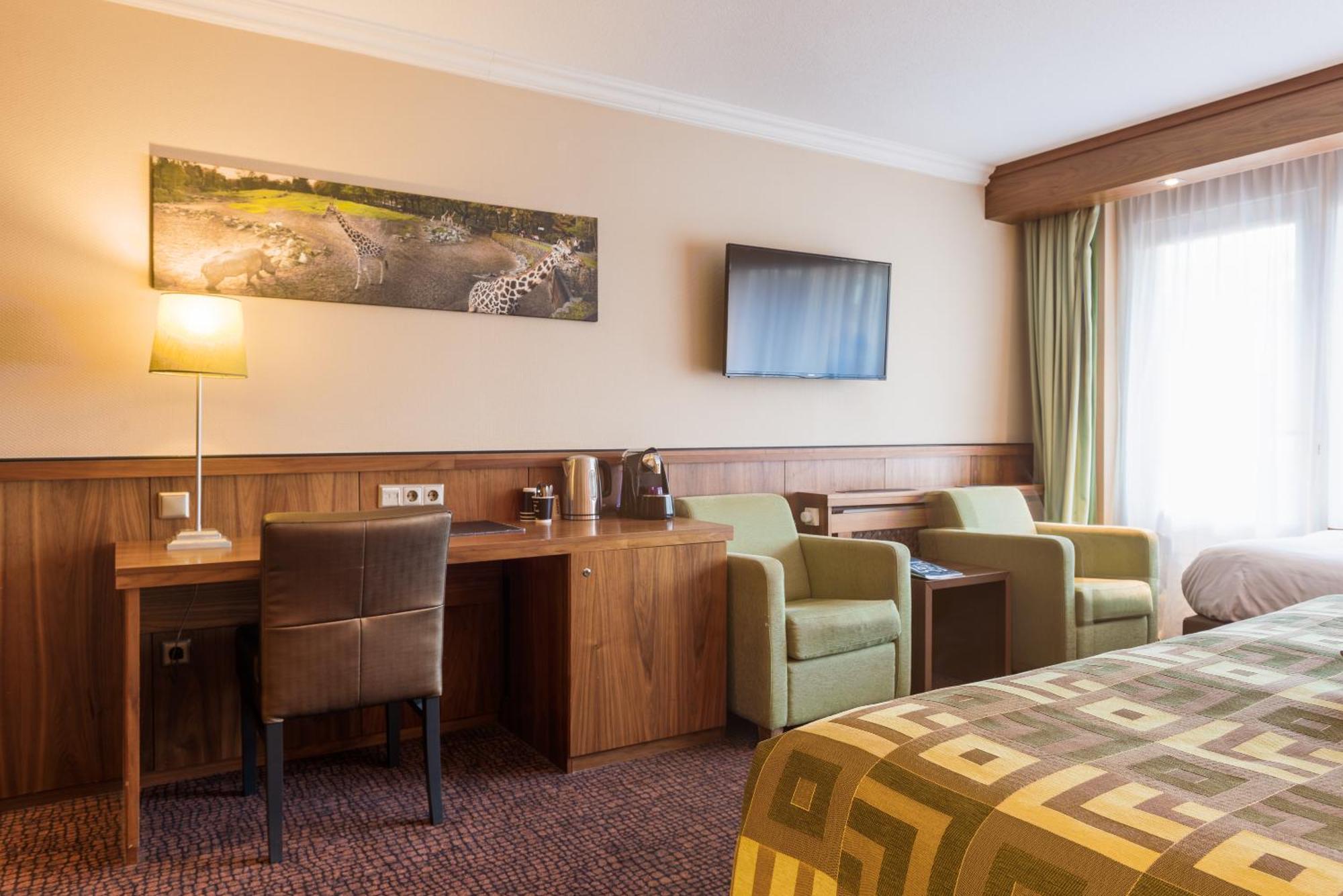 Van Der Valk Hotel Emmen Ньив-Амстердам Экстерьер фото