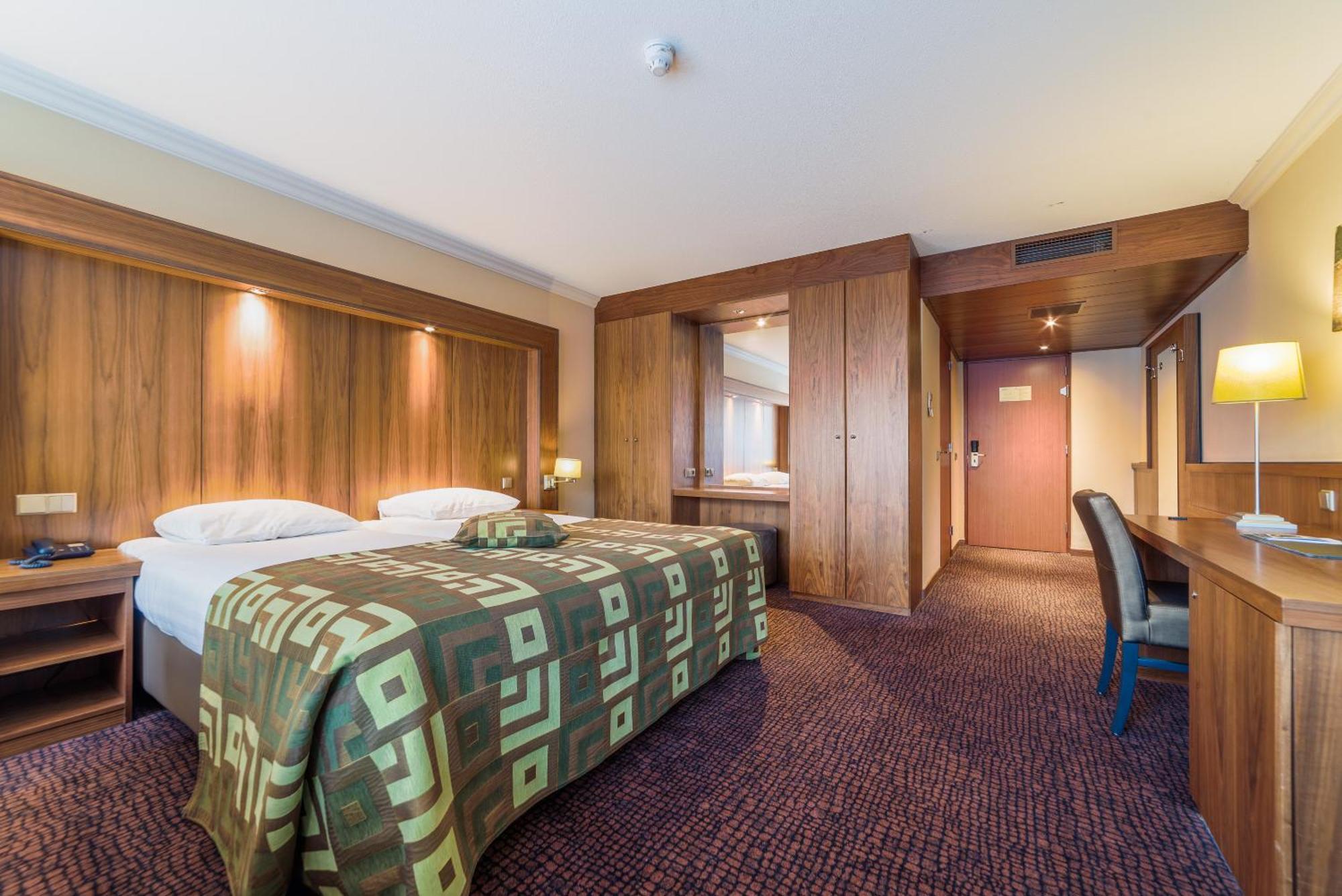 Van Der Valk Hotel Emmen Ньив-Амстердам Экстерьер фото